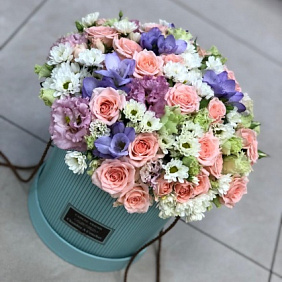 Цветы в коробке (роза, фрезия, эустома)