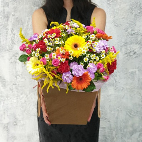 Разноцветная коробка с герберами, лунной гвоздики, ромашки №161
