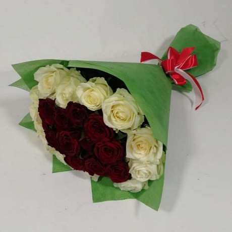 Букет из роз красное в белом - Фото 1