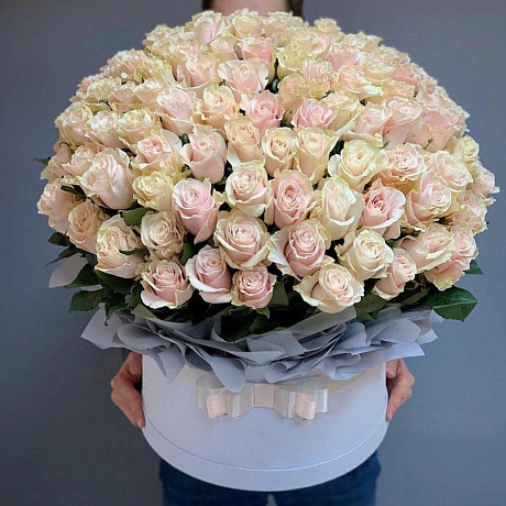 Кремовые розы в коробке - Фото 1