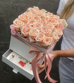 Белая коробка шкатулка 25 кремовых роз Raffaello в подарок №757