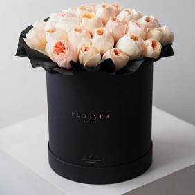 Розы Джульетта Дэвида Остина в черной шляпной коробке XL