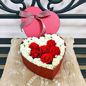 Сердце из цветов в коробочке 3