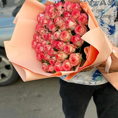 51 роза Джумилия 60 см в цветной упаковке - Фото 1