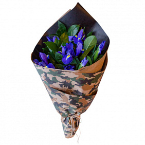 Букет из 11 ирисов в крафте для мужчины