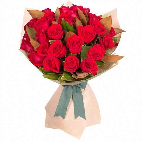 Букет из 25 красных роз с рускусом - Фото 1
