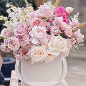 Цветы в коробке Luxury Flowers Букет от Шеф-Флориста