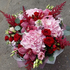 Композиция с гортензией и орхидеей