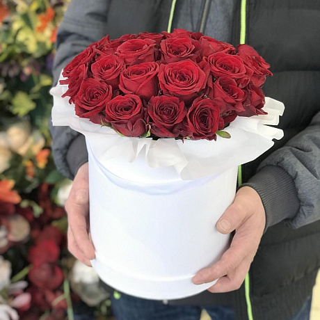 Букет из красных роз в коробке - Фото 1