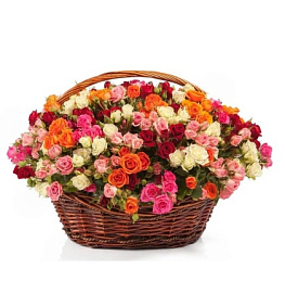 Композиция Радуга из роз в корзине