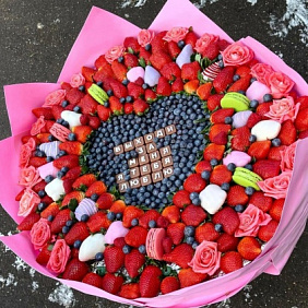 Клубничный букет «Париж»