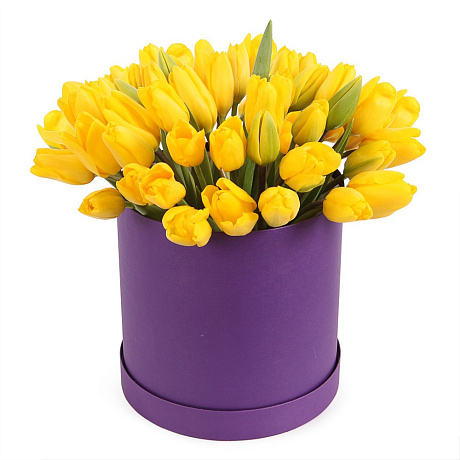 Букет 45 желтых тюльпанов в большой шляпной коробке