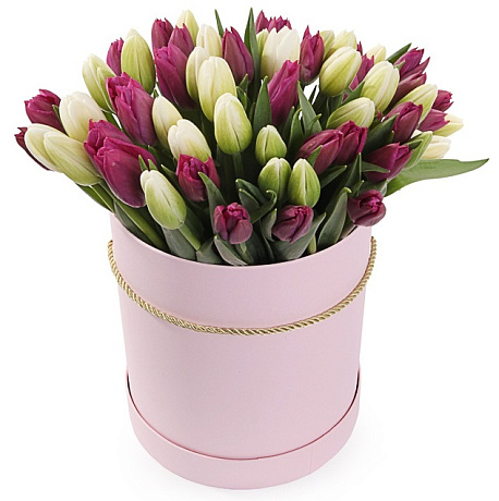 Букет 51 разноцветный тюльпан в средней шляпной коробке