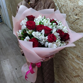 Альстромерия и роза