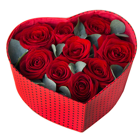 Букет 9 красных роз с эвкалиптом в коробке сердцем