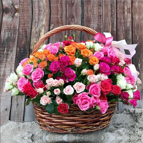 Композиция Графиня из роз в корзине