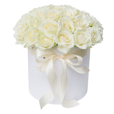 45 белых роз в большой шляпной коробке - Фото 1