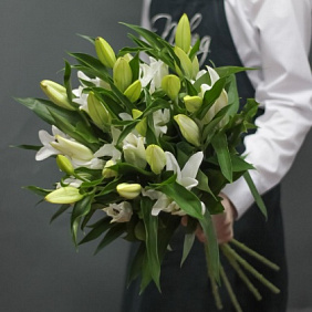 Букеты с лилиями №200