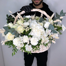 Корзина цветов «White Angel»