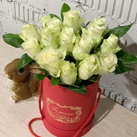 Белые Розы в шляпной Коробке №160