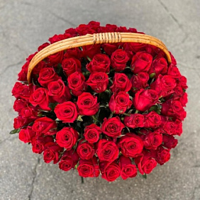 Корзина с красными розами №2