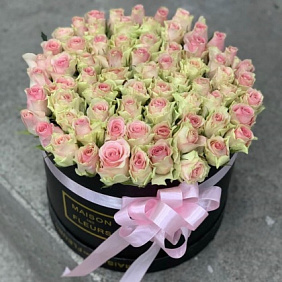 Цветы в коробке (Роза Кенийская - 51 шт)