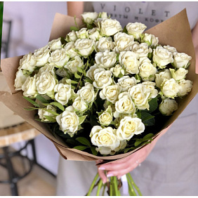 Букет «Ясное утро» из 15 белых кустовых роз