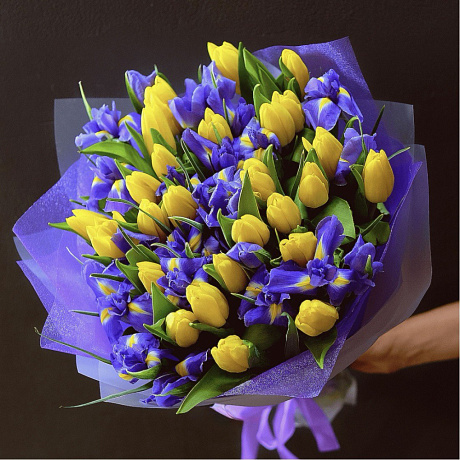 Букет ирисы и желтые тюльпаны «Ансамбль» №43 - Фото 1