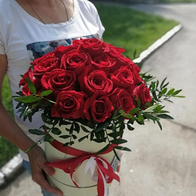 Шляпная коробочка с цветами XL