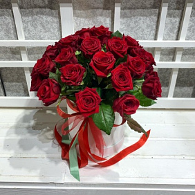 Розы в коробке №166