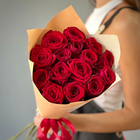 Букет из 15 красных роз