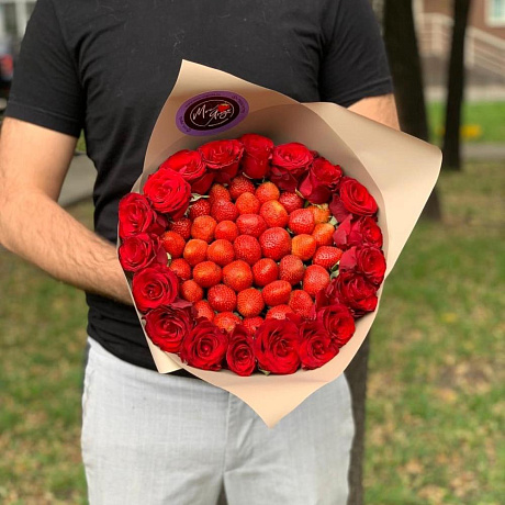 Букет из клубники и роз на 1 сентября - Фото 1