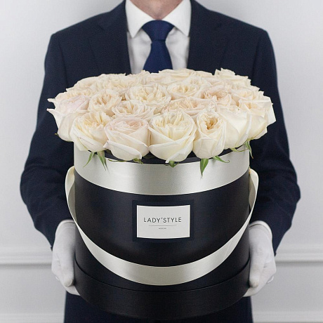 Ароматные эквадорские розы White O Hara в шляпной коробке XL - Фото 1