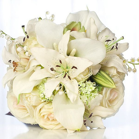 Букет невесты из лилий и белых роз - Фото 1