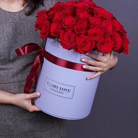 51 роза премиум в голубой шляпной коробке