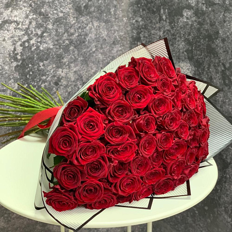 Букет из 51 розы стрела Амура - Фото 1
