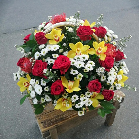 Корзина с цветами №473