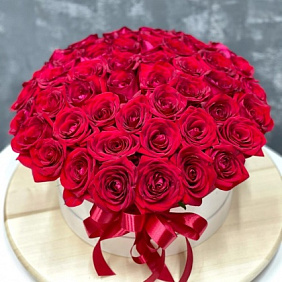 Розы в коробке №179
