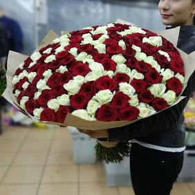 Букет из 101 розы в ленте