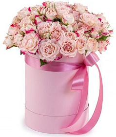 Букет из 11 кустовых роз в малой шляпной коробке