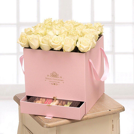 Красная коробка шкатулка 25 кремовых роз Raffaello в подарок №758 - Фото 1