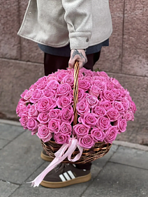 Корзина из 101 розовой розы