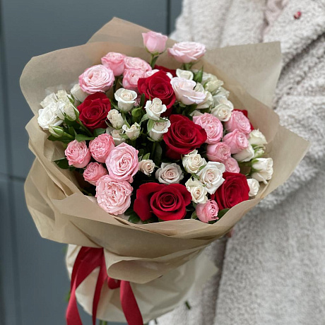 Букет Талисман из кустовых и одноголовых роз - Фото 1