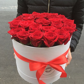 29 красных роз в коробке №160