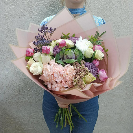 Шикарный букет с красивыми цветами - Фото 1