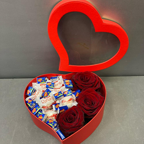 Розы с конфетами в сердце - Фото 1