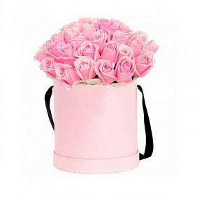 51 розовая роза в белой шляпной коробке