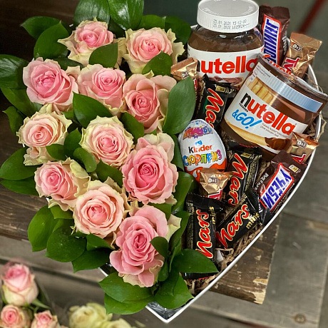 Букет Сердце с розами и конфетами №161 - Фото 1