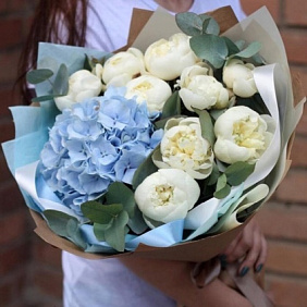 Букеты из пион и гортензия