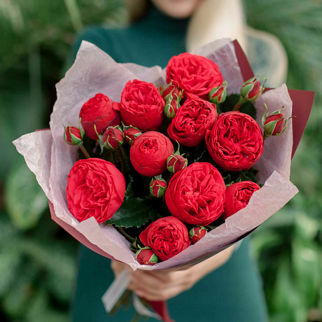 7 красных пионовидных роз Премиум - Фото 1